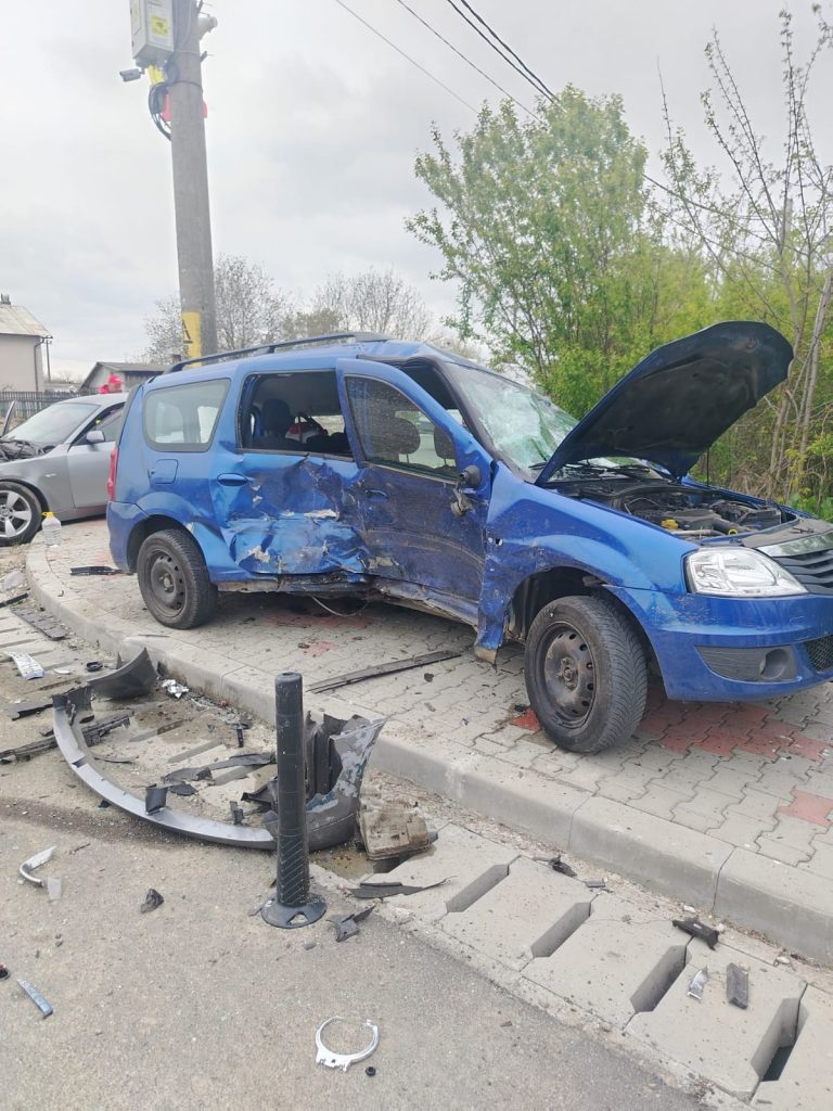 Accident grav cu două mașini