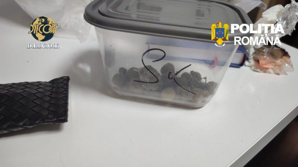 Droguri vândute elevilor