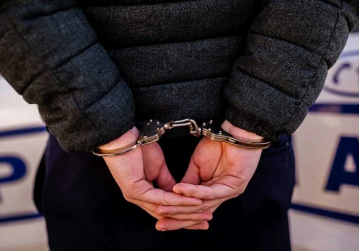 Reținut pentru 24 de ore