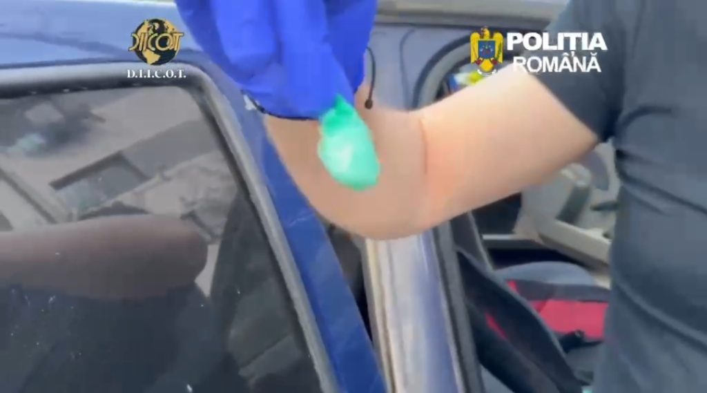 Doi bărbați arestați pentru trafic de droguri