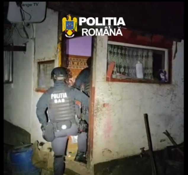 Percheziții în Urlați 