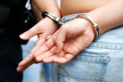 Femeie arestată după ce și-ar fi abuzat fiica