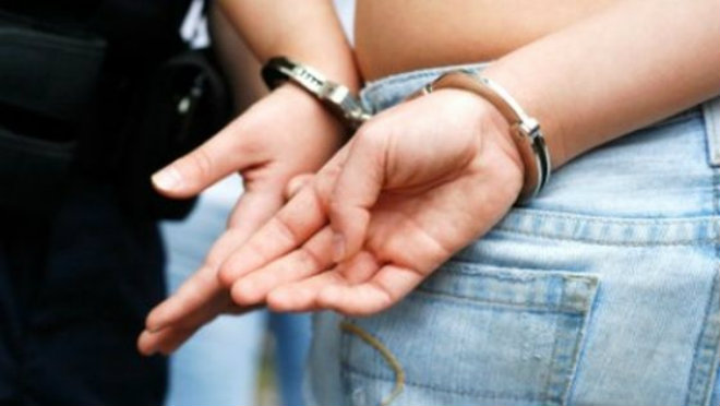 Femeie arestată după ce și-ar fi abuzat fiica