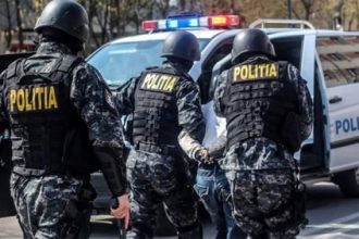 Percheziții în București