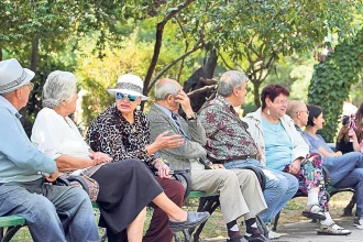 Pensionarii ar putea primi bani