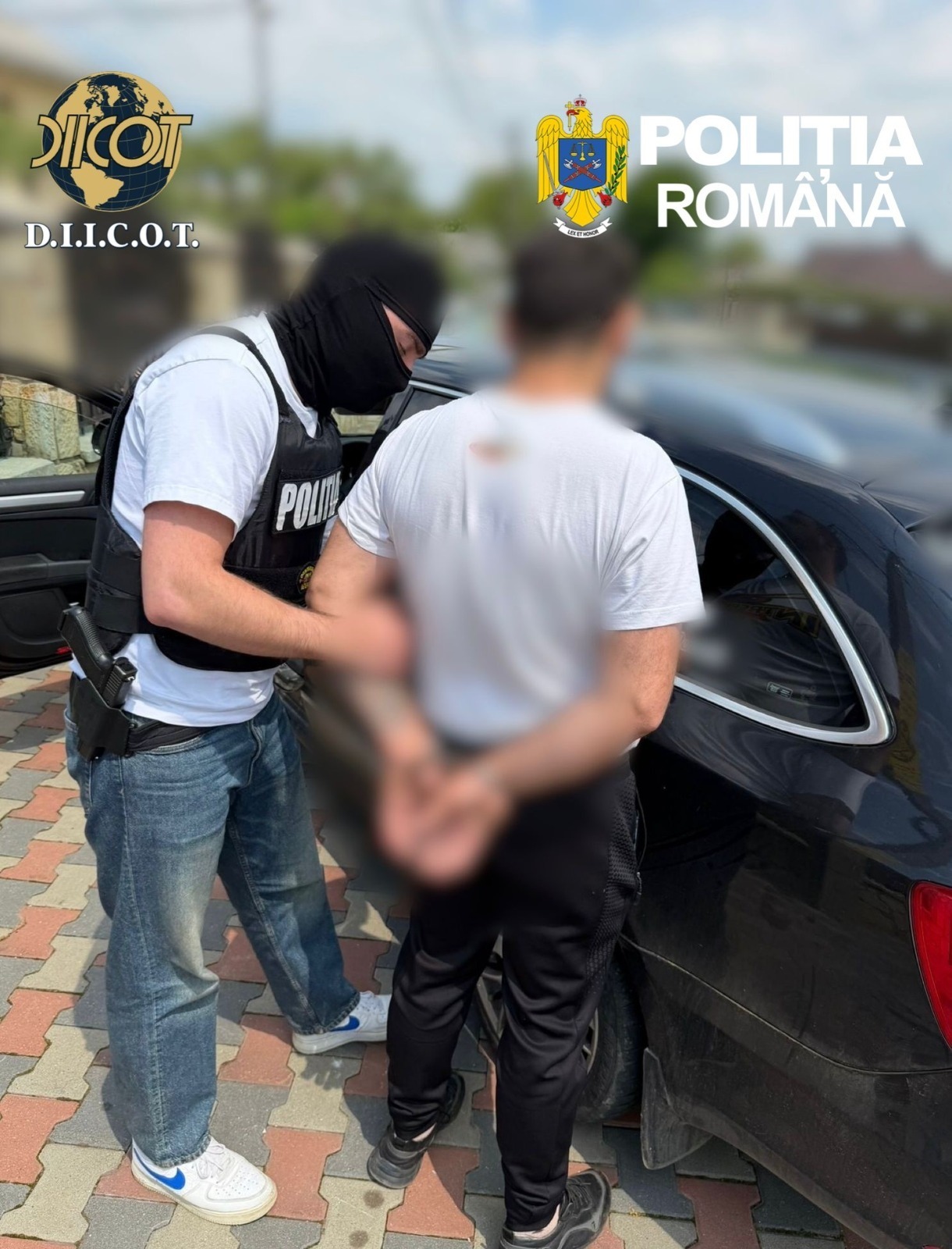 Doi bărbați reținuți