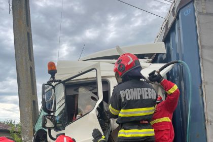 Mii de intervenții ale salvatorilor într-o singură zi. Incendii, accidente și efecte ale furtunilor în mai multe județe