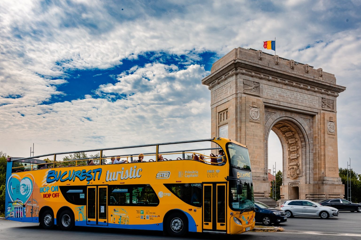 Revin autobuzele turistice supraetajate