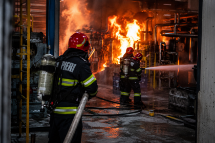 Incendiu la o fabrică