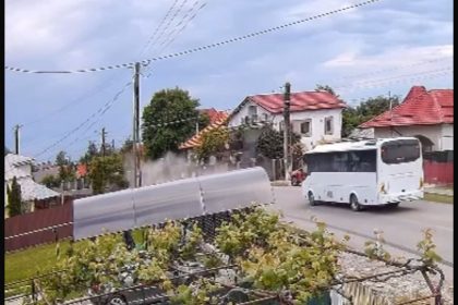 Mașină răsturnată la Brătășanca.