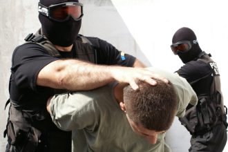 Tânăr de 17 ani