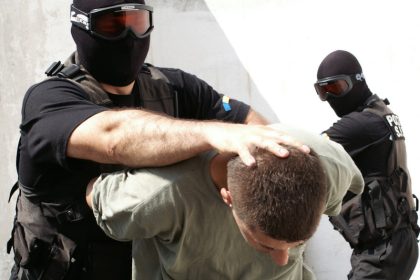 Tânăr de 17 ani