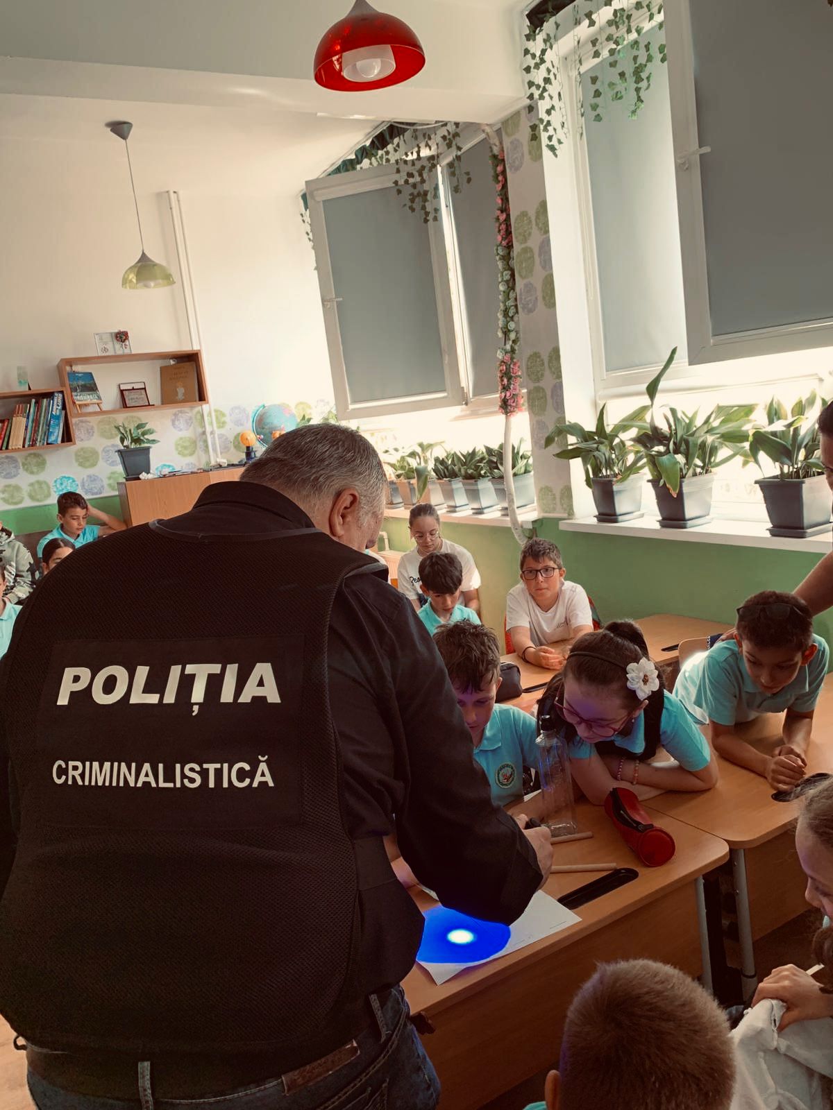 Aproape 1.000 de copii