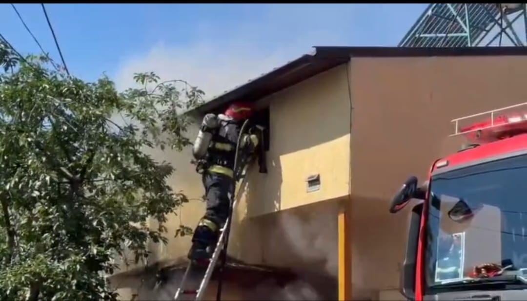 Incendiu la o locuință