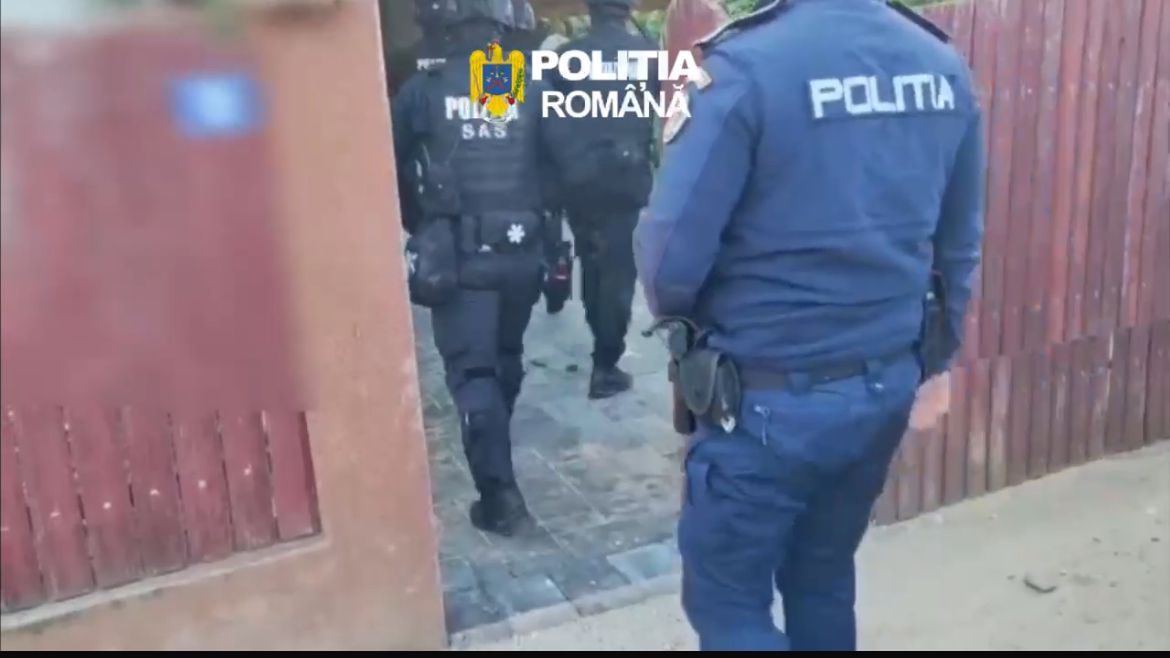 Percheziții în Prahova
