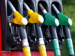 Benzina devine mai scumpă