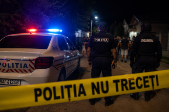 Adolescent de 16 ani lovit în cap