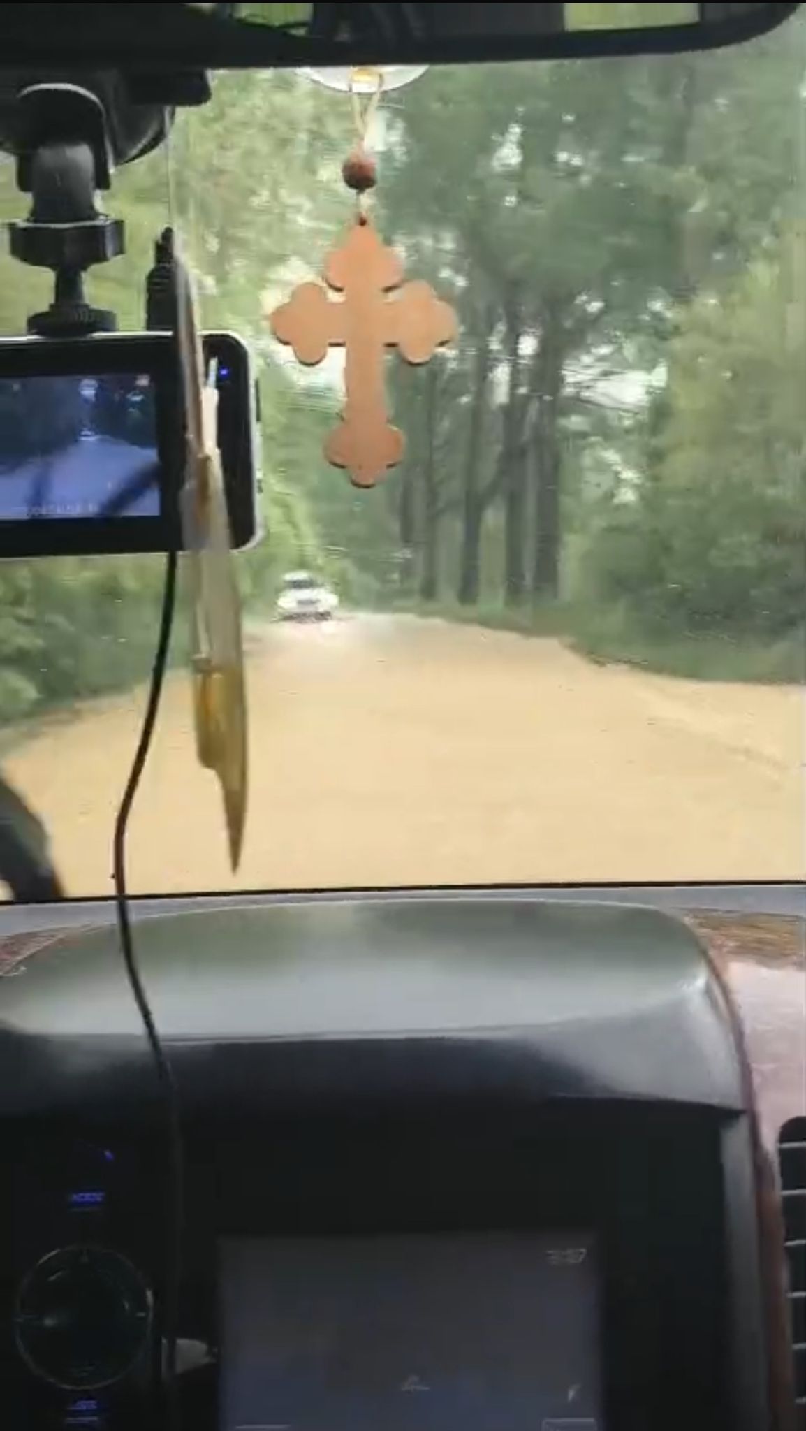 Șuvoaie și aluviuni