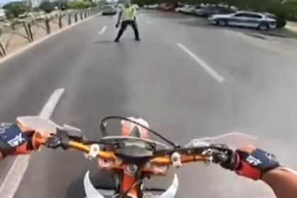 Tânăr prins băut