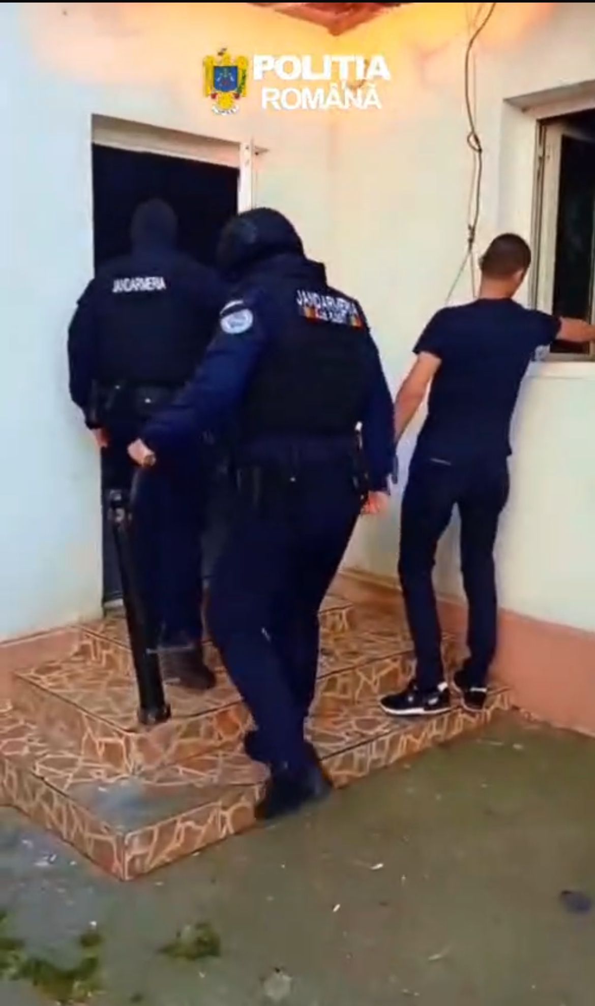 Percheziții într-un dosar de înșelăciune