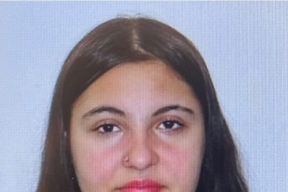 Adolescentă de 16 ani