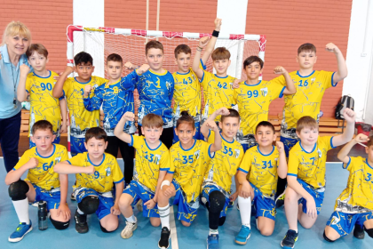 Micii handbaliști