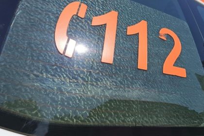 Bărbat căzut din mașină,