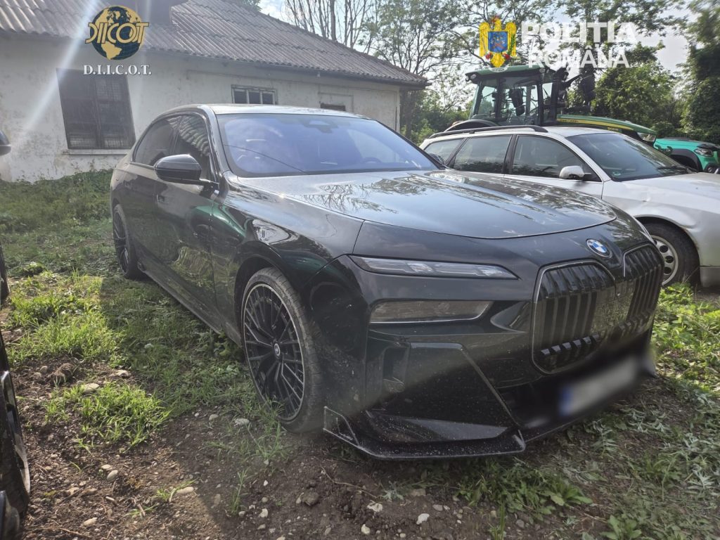 Rețea de trafic cu mașini de lux furate