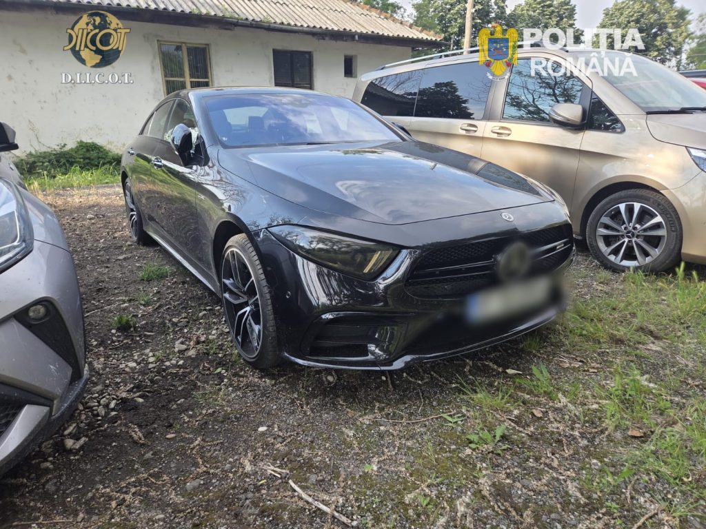 Rețea de trafic cu mașini de lux furate