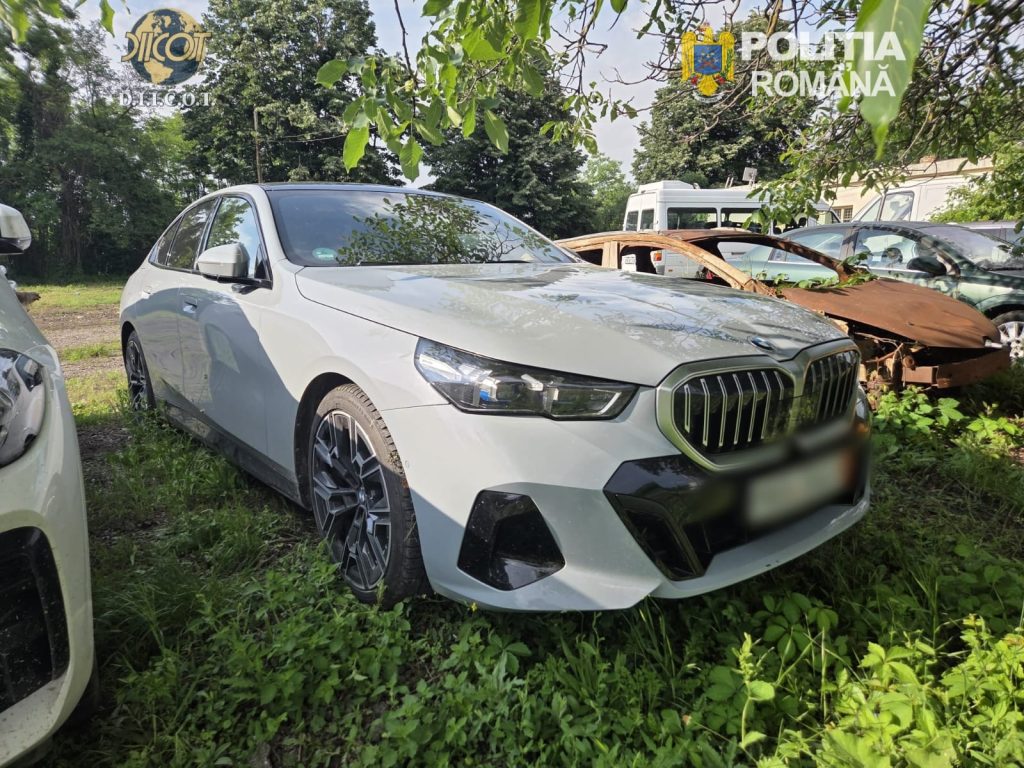 Rețea de trafic cu mașini de lux furate