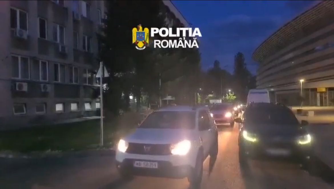 Percheziții în patru județe și în București