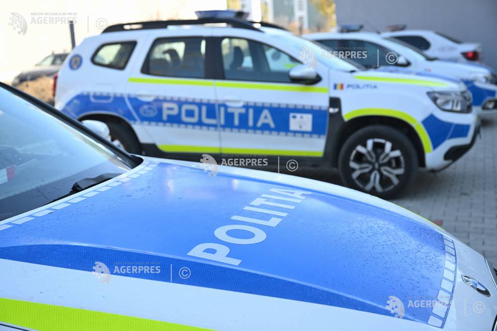 Doi adolescenți de 16 ani,