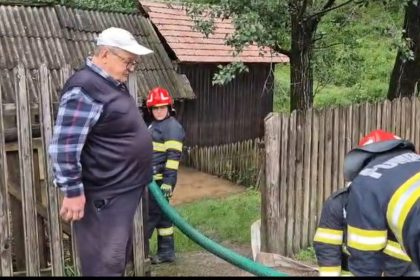 Noapte de foc pentru pompierii din Buzău.