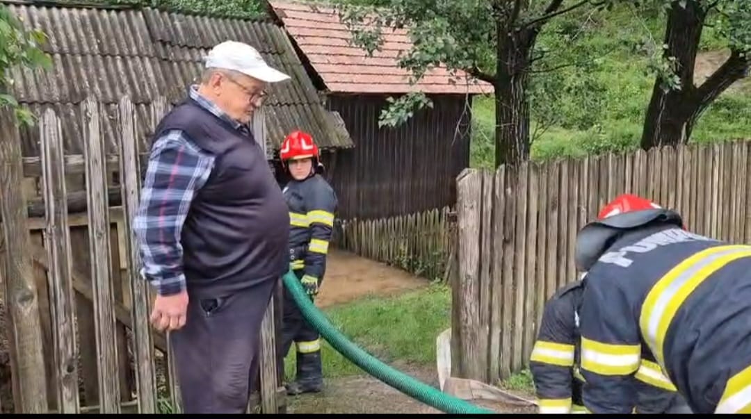 Noapte de foc pentru pompierii din Buzău.