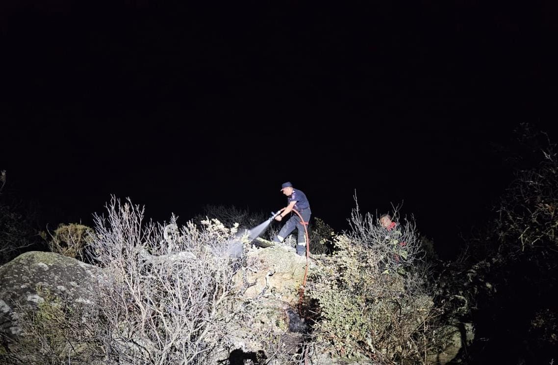 Pompierii români continuă intervenția în Franța.