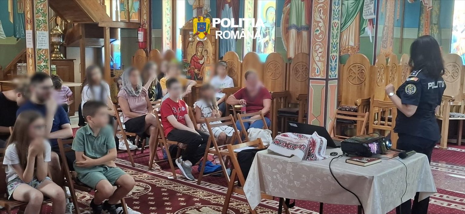 Polițiștii îi învață pe copii și părinți
