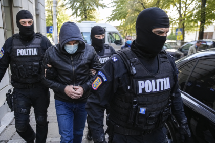 Pensii obținute cu acte false