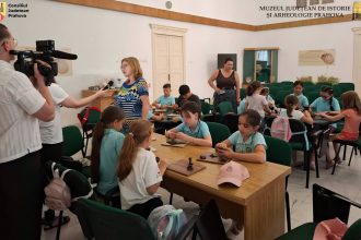 Micuții din Ploiești au descoperit cum se jucau