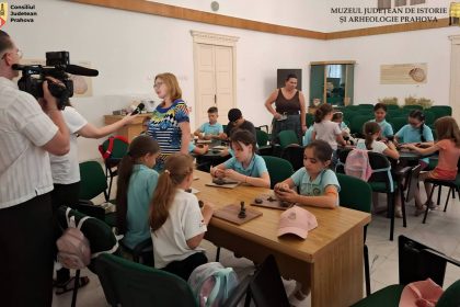 Micuții din Ploiești au descoperit cum se jucau