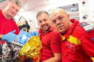 Un băiețel s-a născut într-o ambulanță