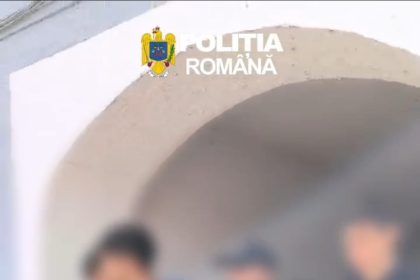 Reținuți după ce ar fi furat cabluri