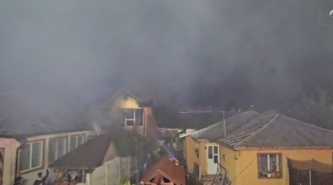Incendiu puternic în Brazi