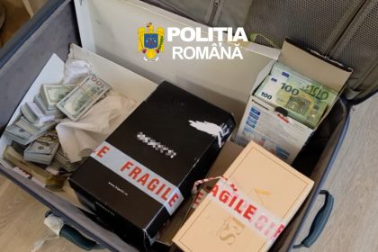 Aceleași case