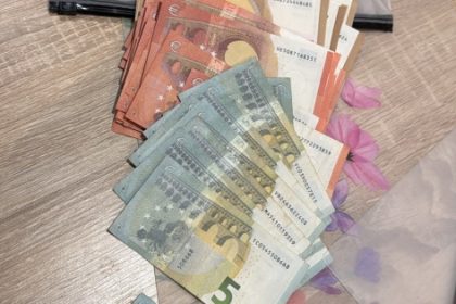 Percheziții în trei județe
