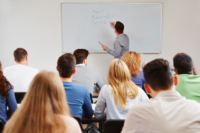 Peste 6.300 de profesori au promovat