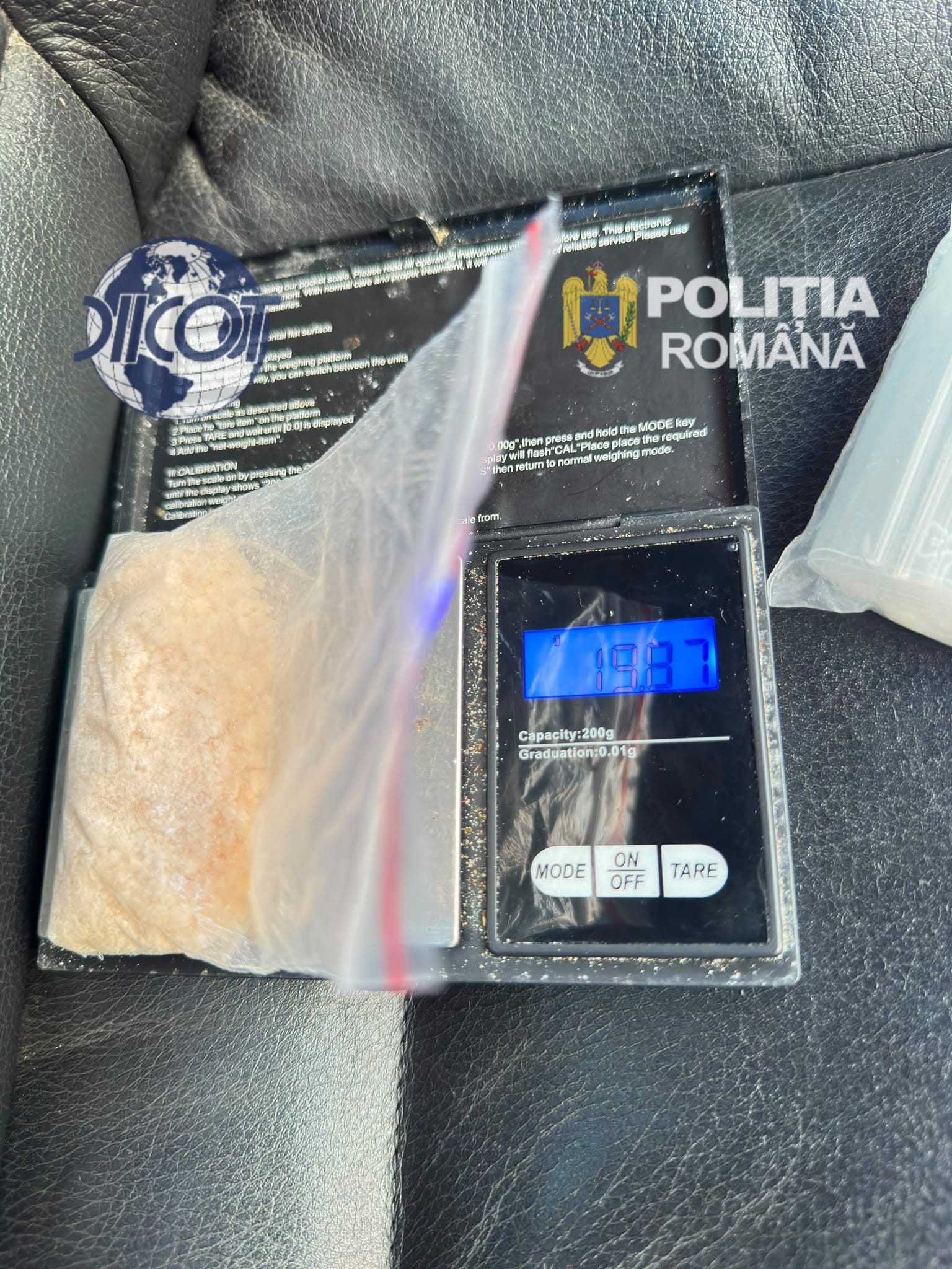 Arestați pentru trafic de droguri