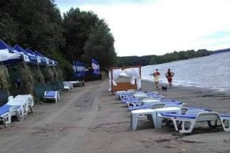 Plajei Gostinu