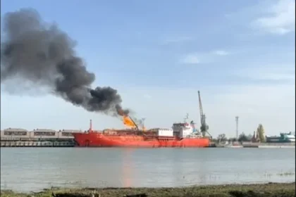 Incendiu la bordul unei nave cu GPL