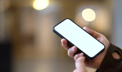 A vorbit la telefon