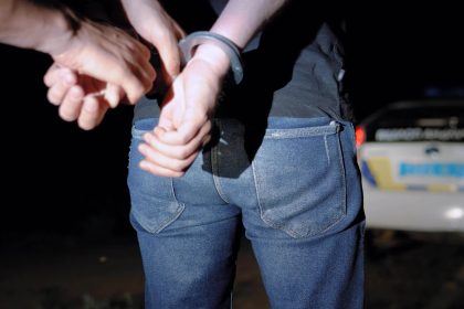 Un bărbat a violat